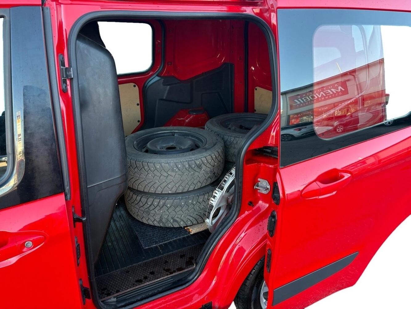 Ford Transit Courier vaihtoauto