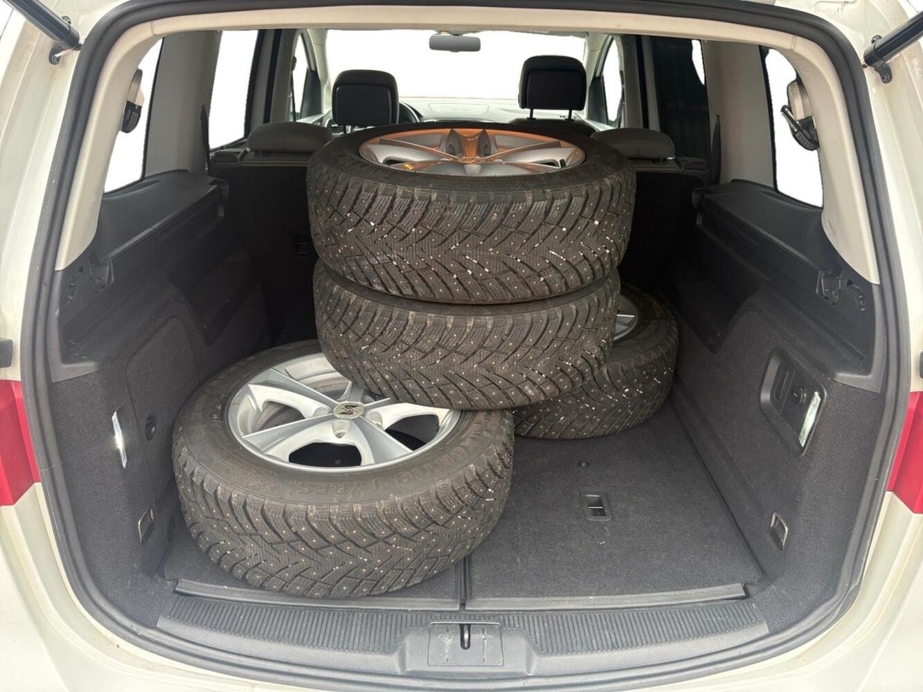 SEAT Alhambra vaihtoauto