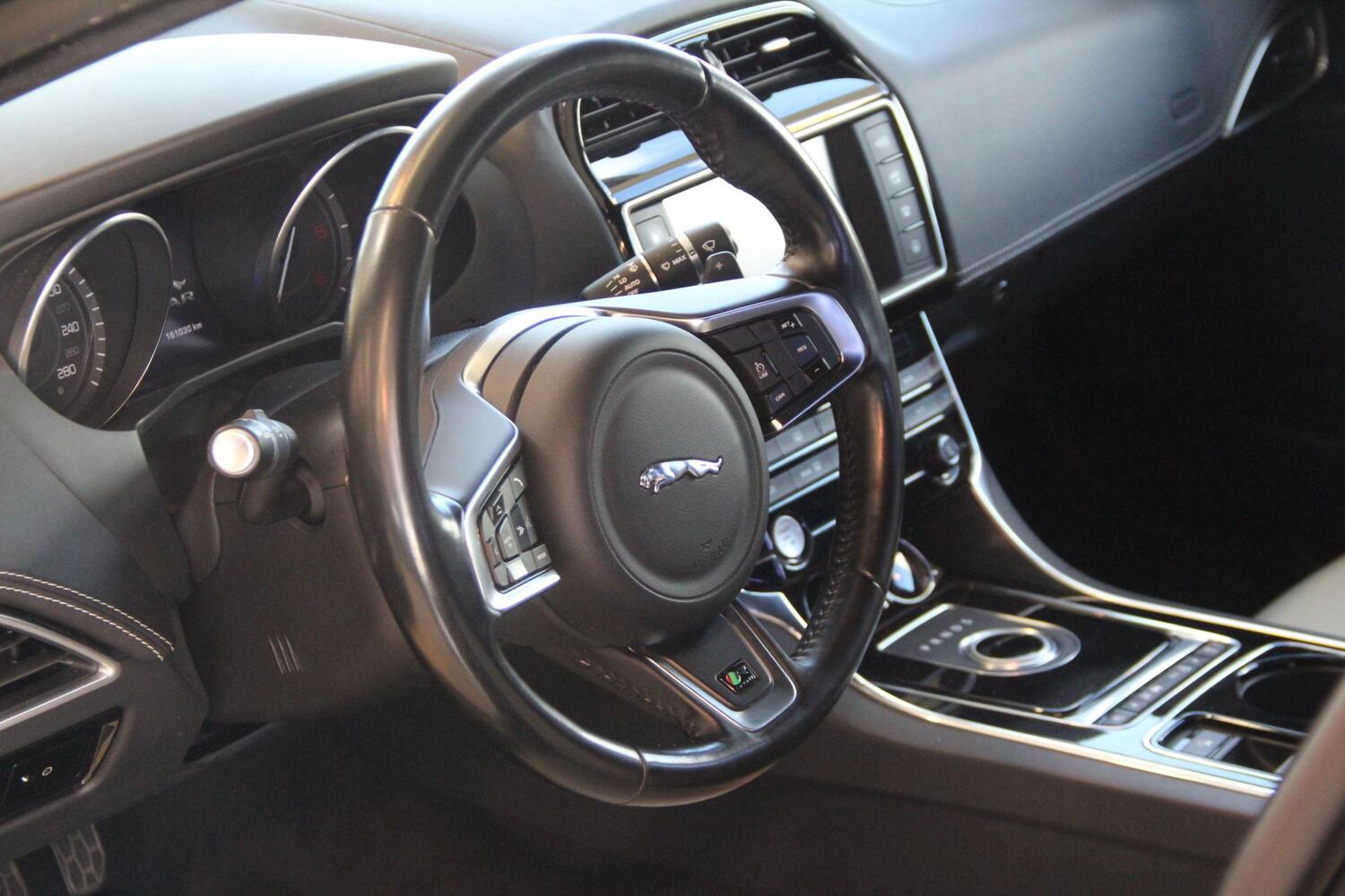 Jaguar XE vaihtoauto