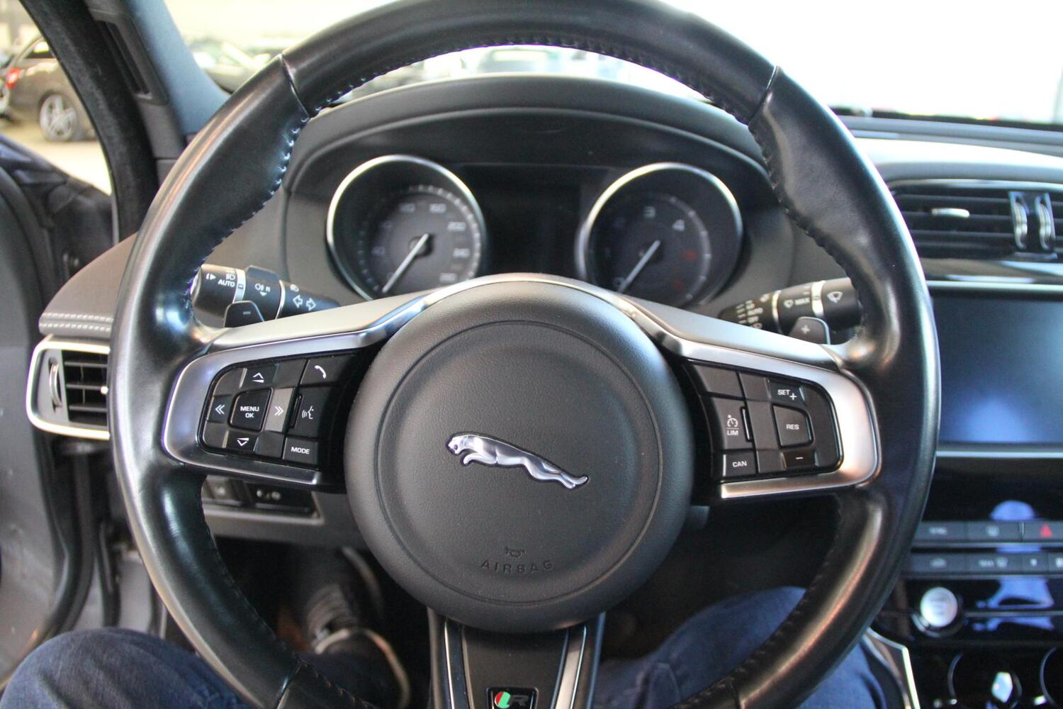 Jaguar XE vaihtoauto