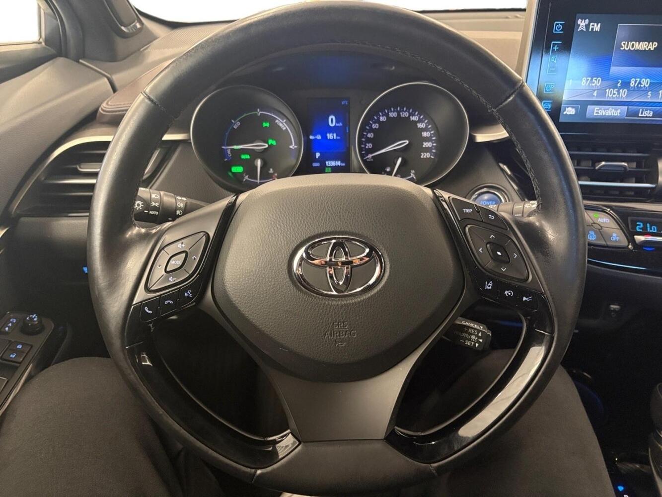 Toyota C-HR vaihtoauto