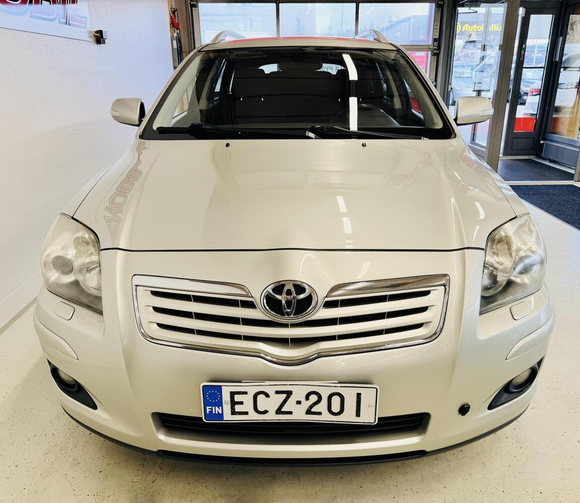 Toyota Avensis vaihtoauto