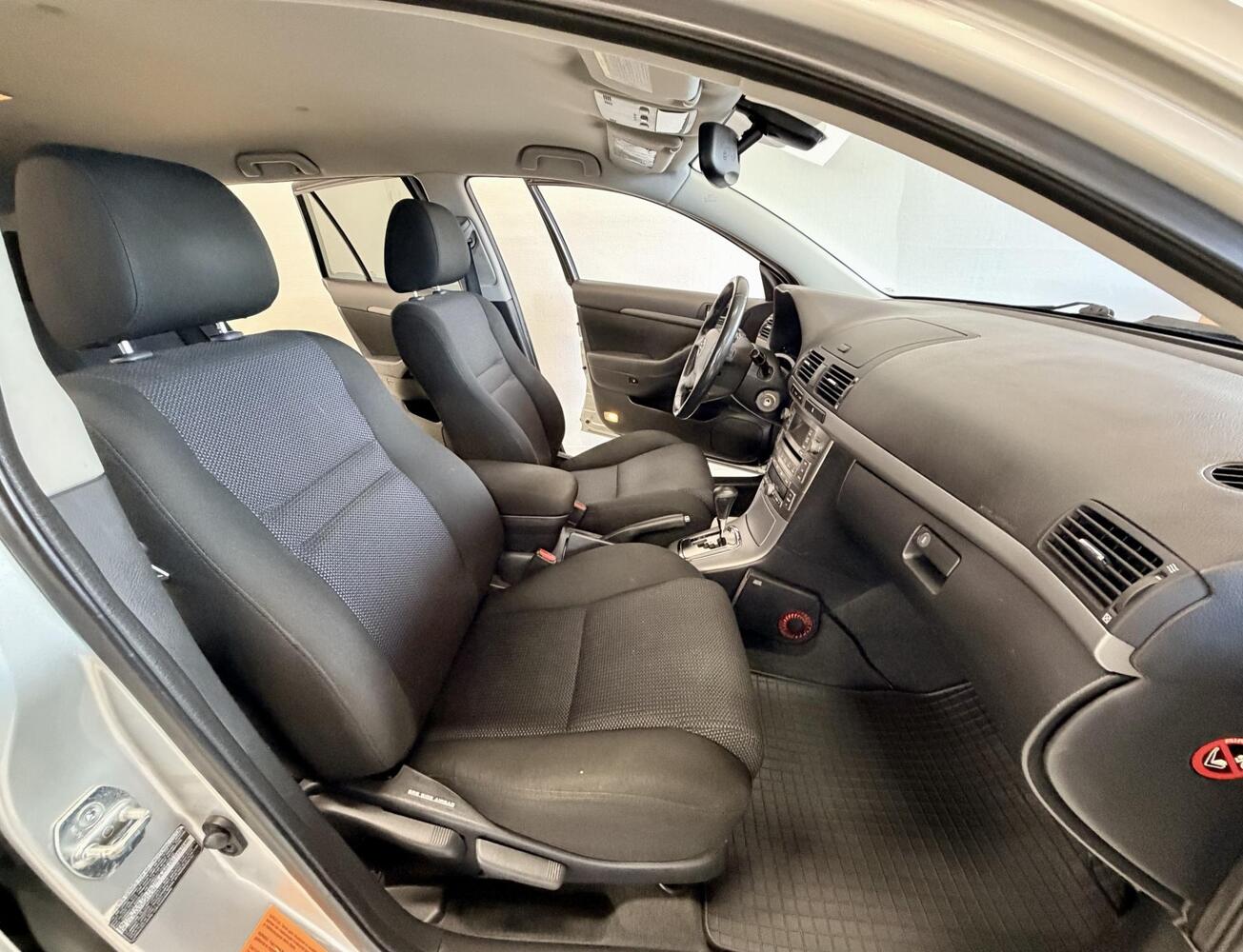 Toyota Avensis vaihtoauto