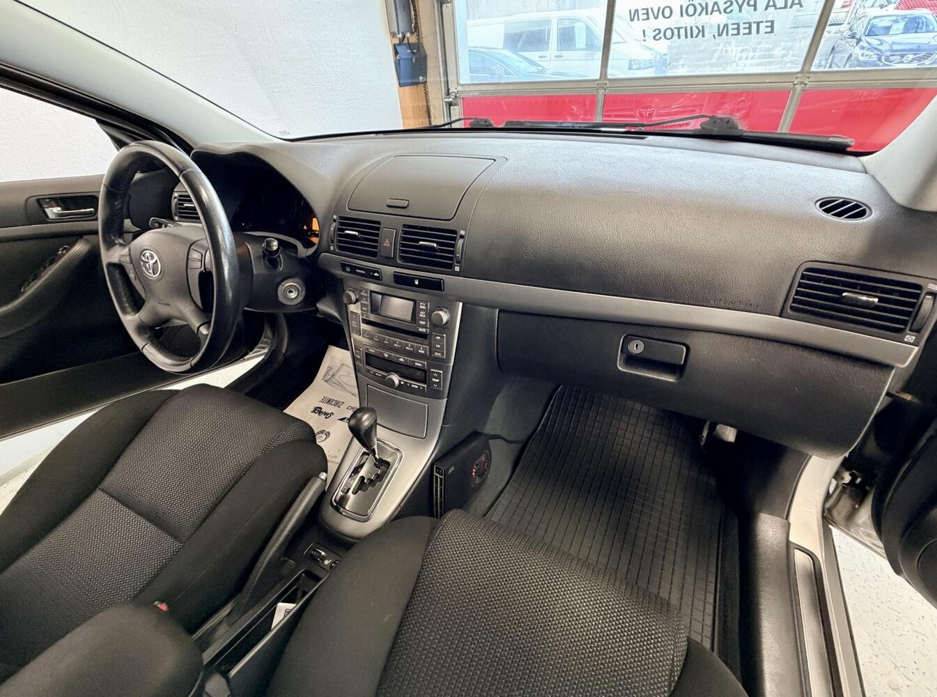 Toyota Avensis vaihtoauto