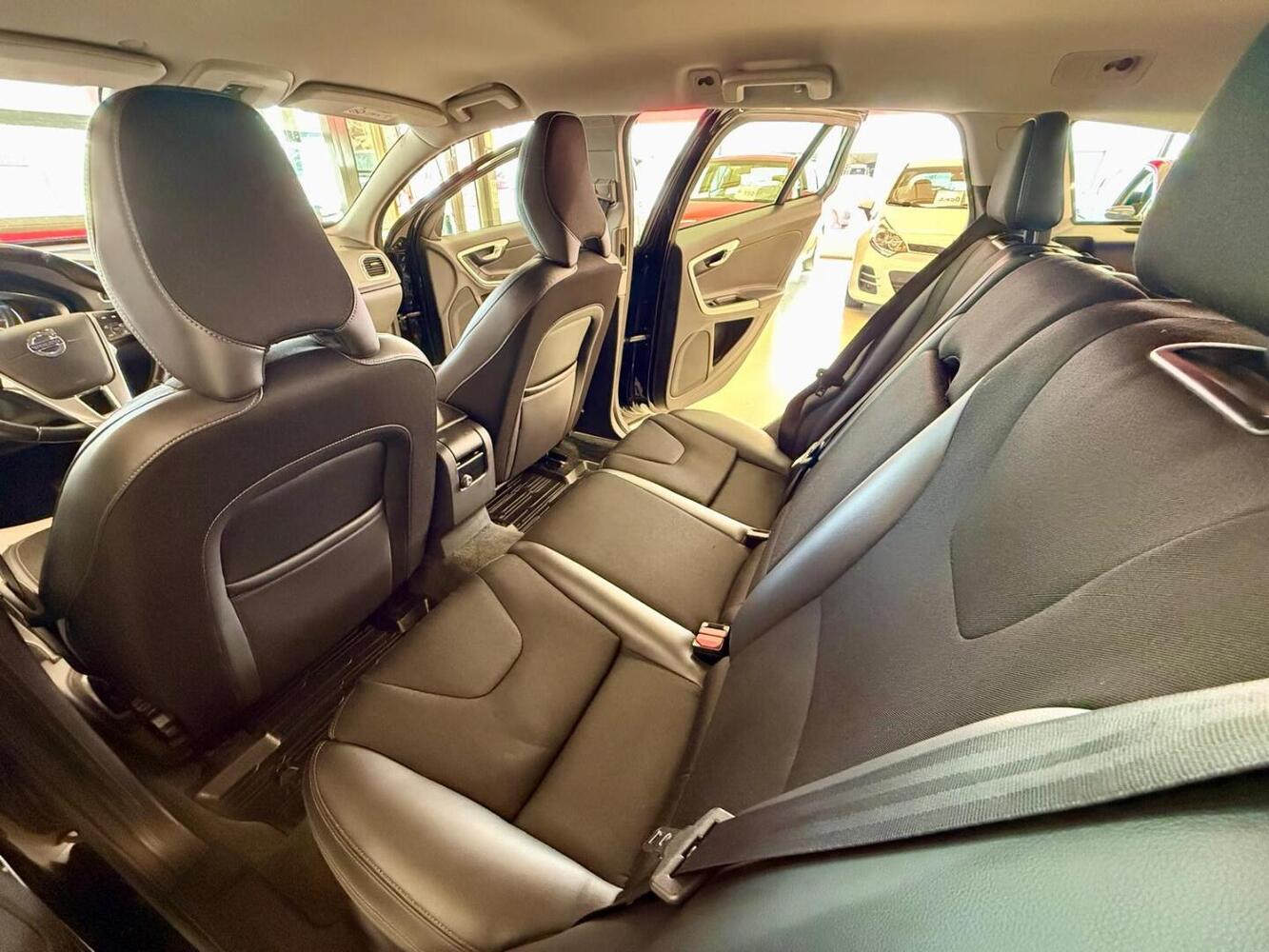 Volvo V60 Cross Country vaihtoauto