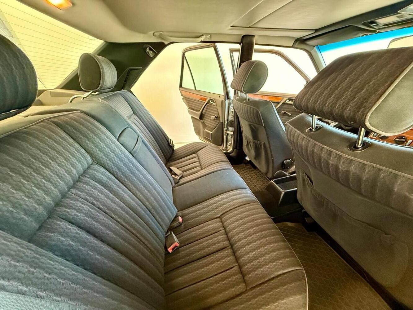 Mercedes-Benz 220 vaihtoauto