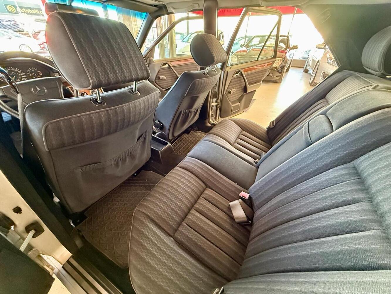 Mercedes-Benz 220 vaihtoauto