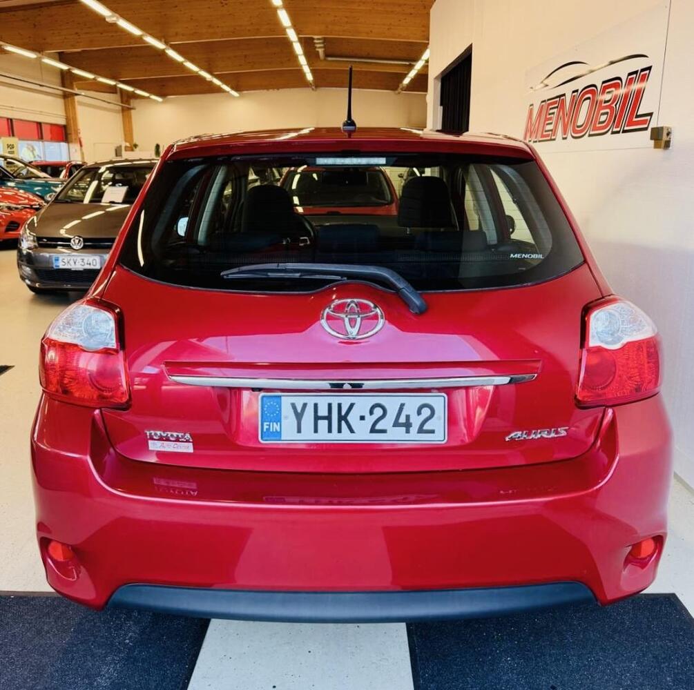 Toyota Auris vaihtoauto