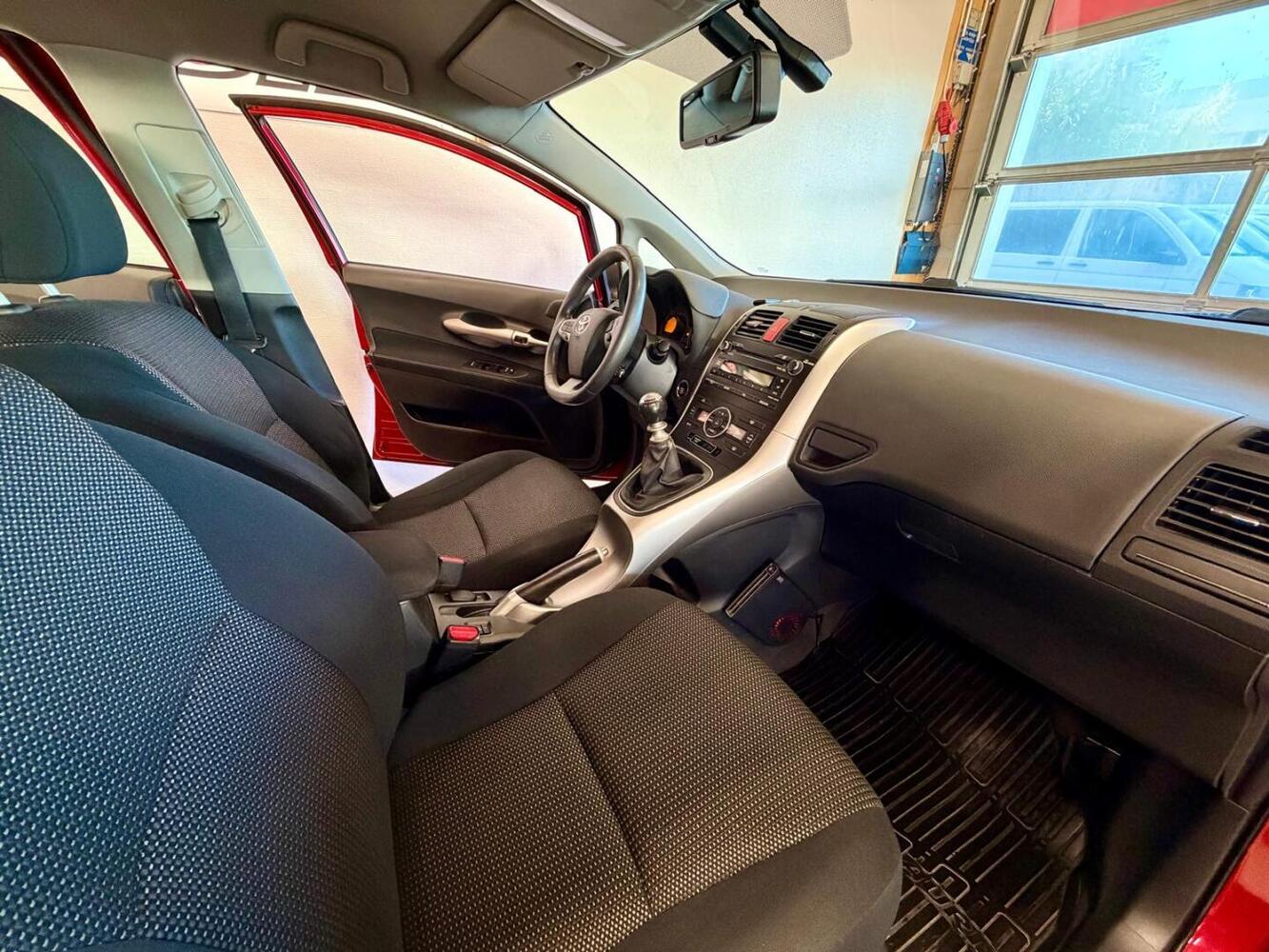 Toyota Auris vaihtoauto