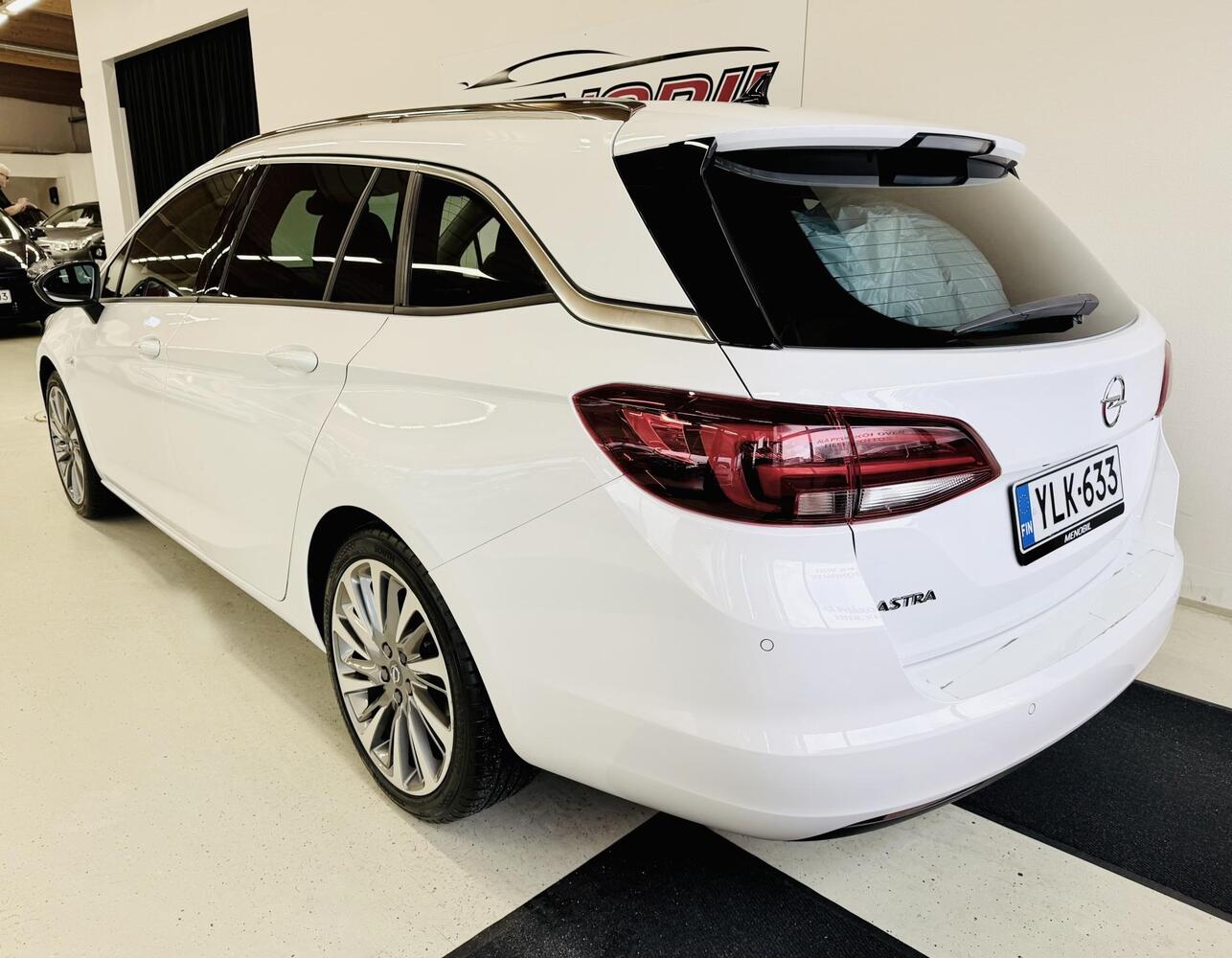 Opel Astra vaihtoauto