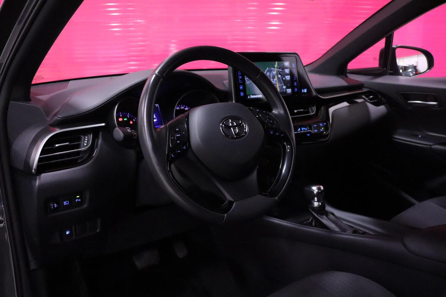 Toyota C-HR vaihtoauto