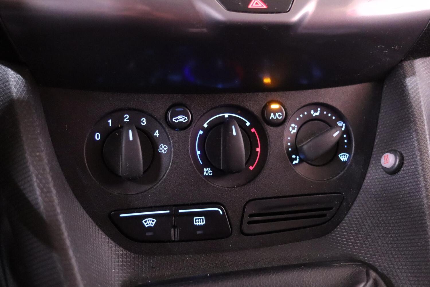 Ford Transit Connect vaihtoauto