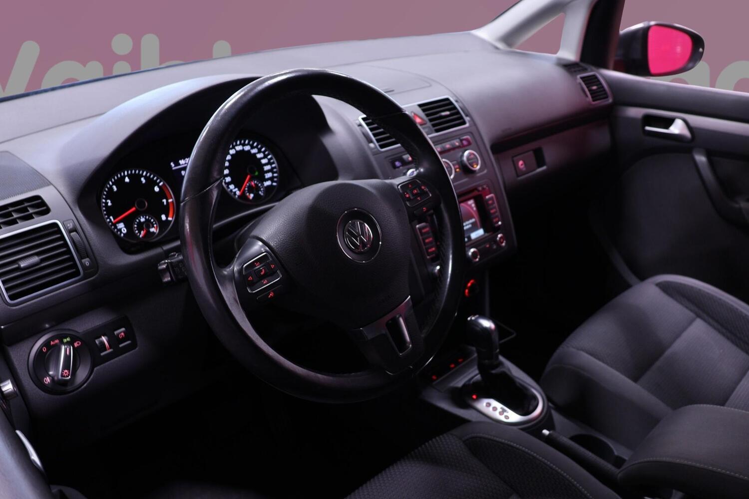 Volkswagen Touran vaihtoauto