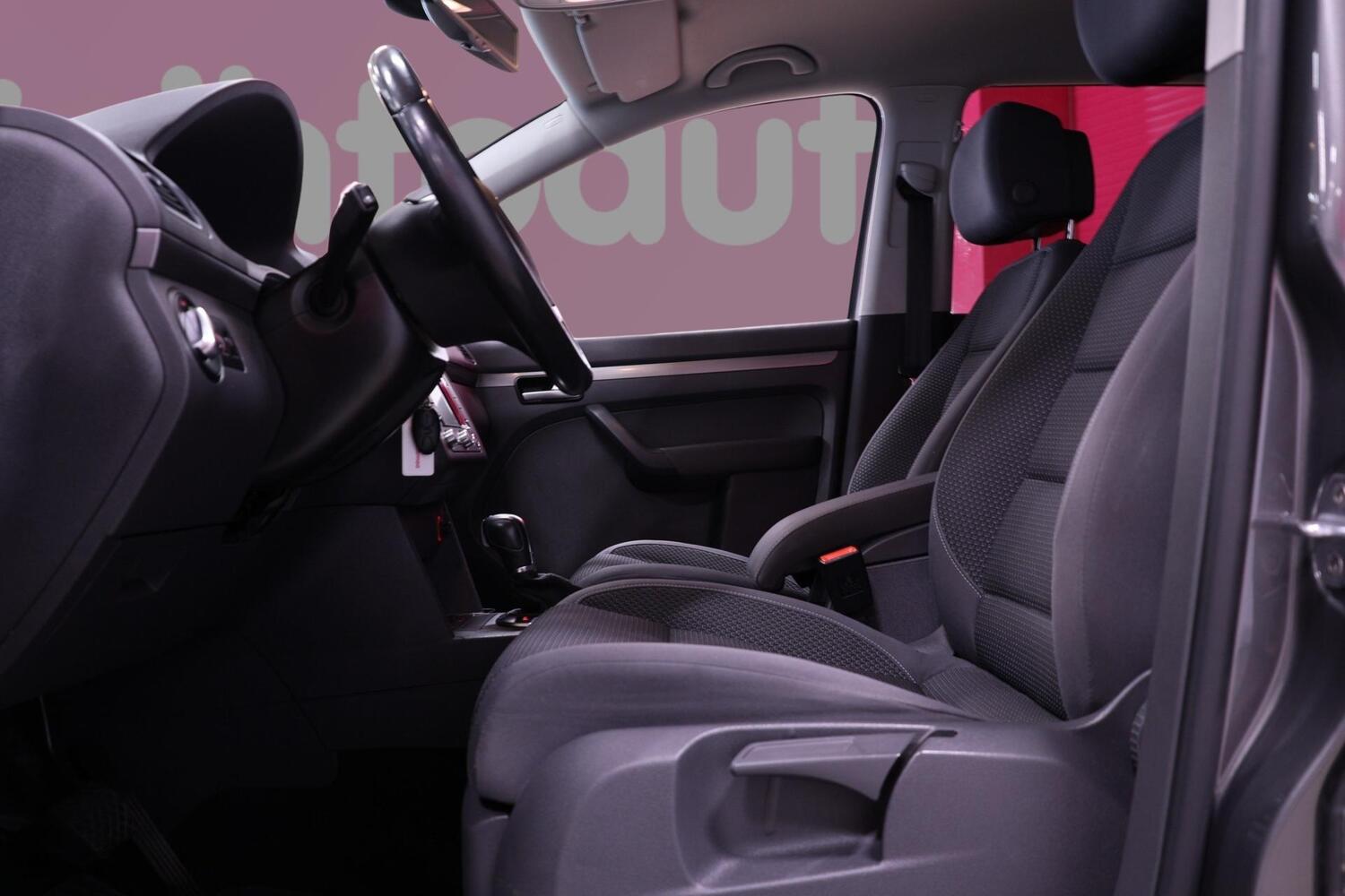 Volkswagen Touran vaihtoauto