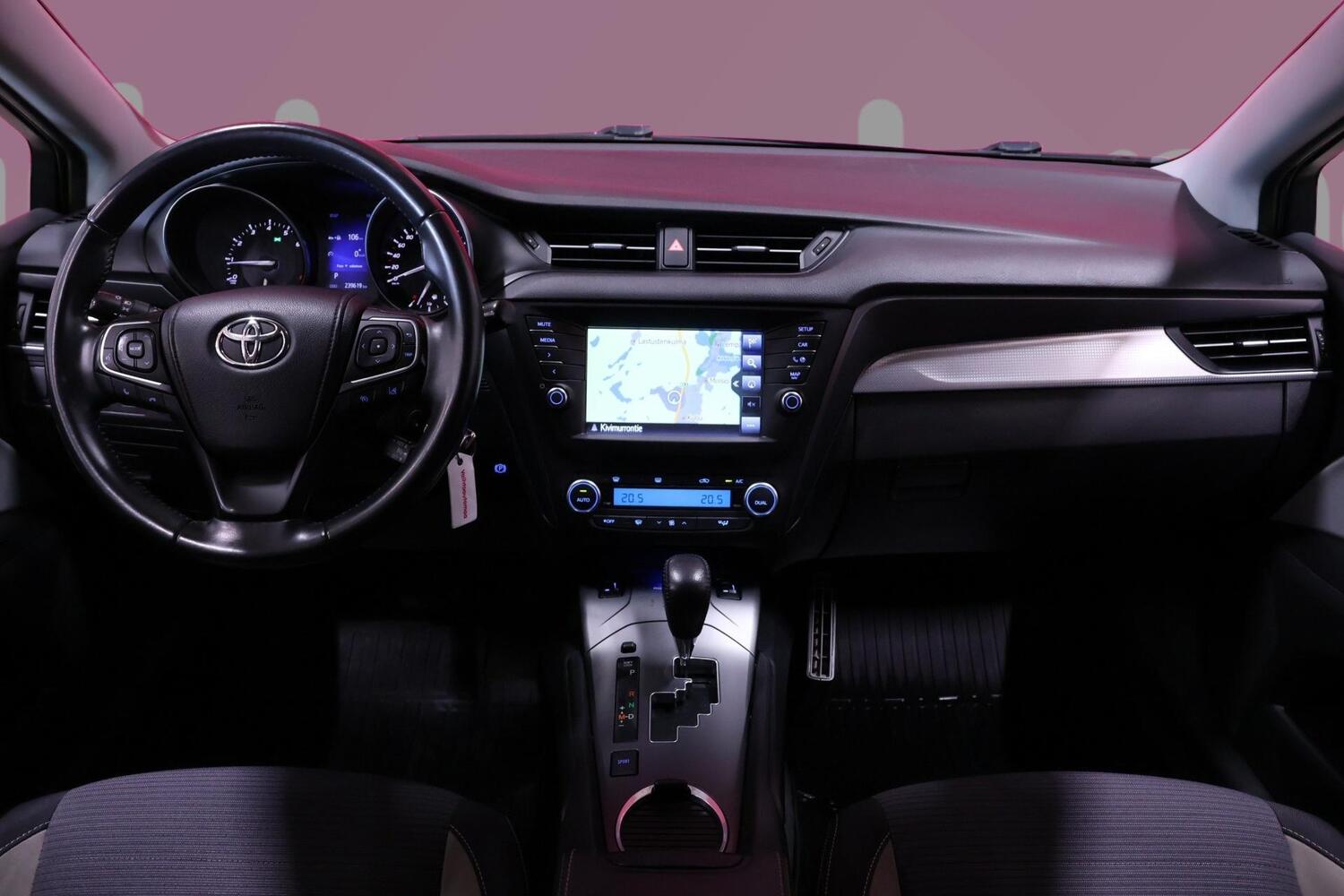 Toyota Avensis vaihtoauto