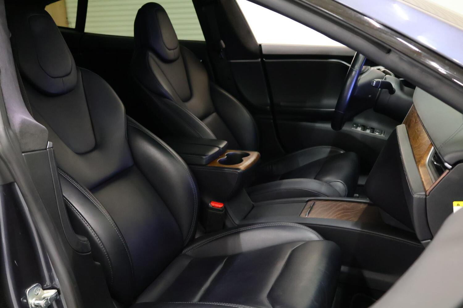 Tesla Model S vaihtoauto