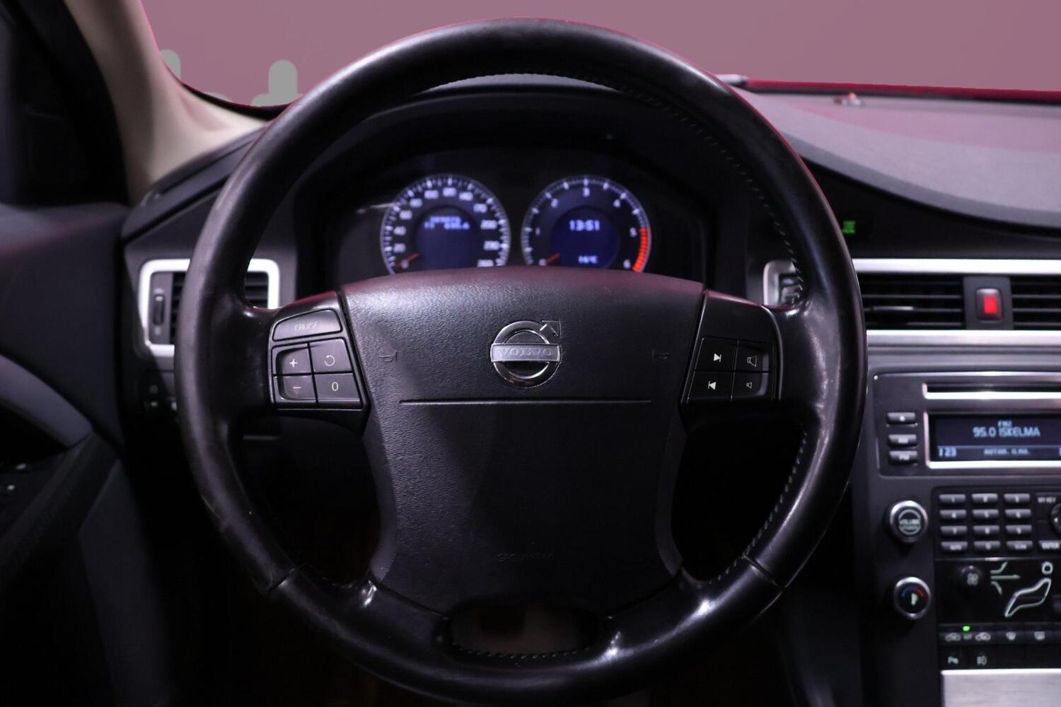 Volvo V70 vaihtoauto