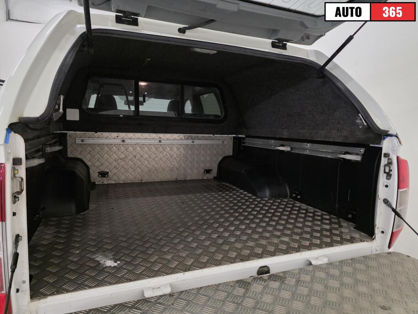 Nissan Navara vaihtoauto