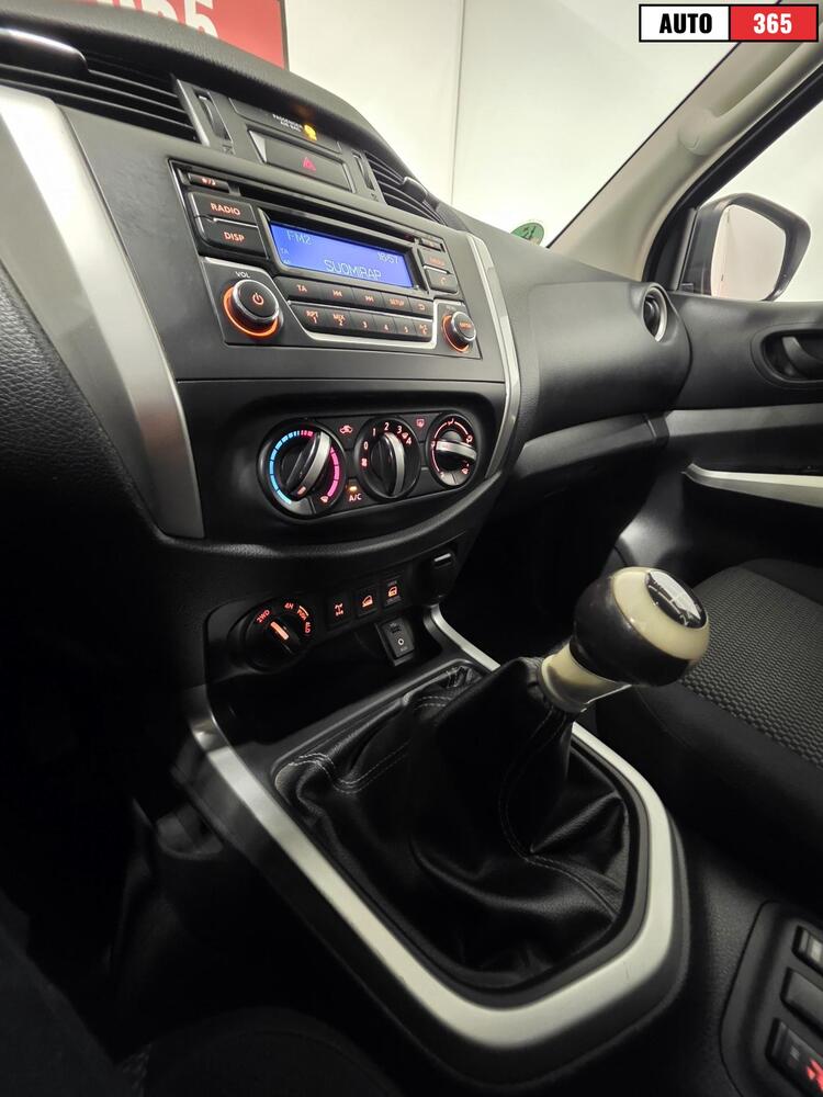 Nissan Navara vaihtoauto
