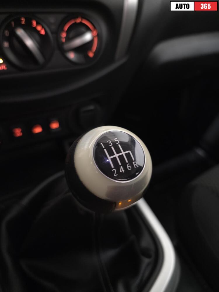 Nissan Navara vaihtoauto