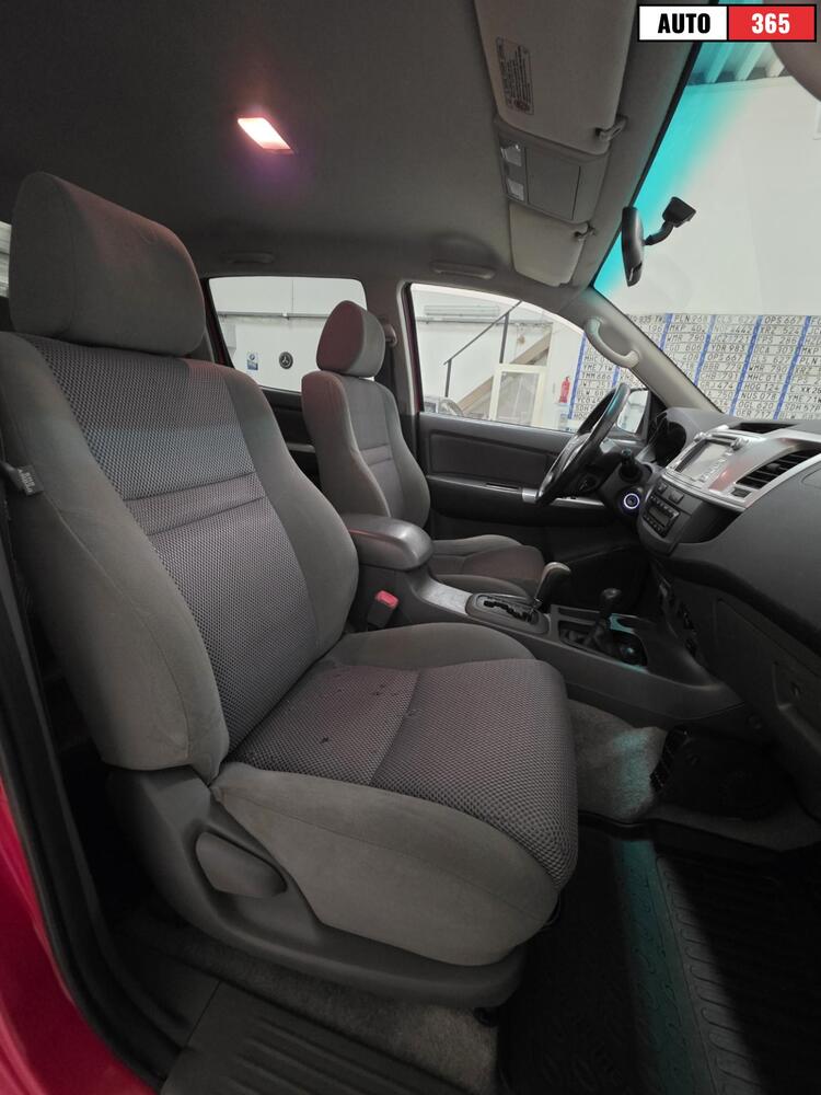 Toyota Hilux vaihtoauto
