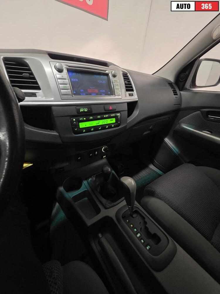 Toyota Hilux vaihtoauto