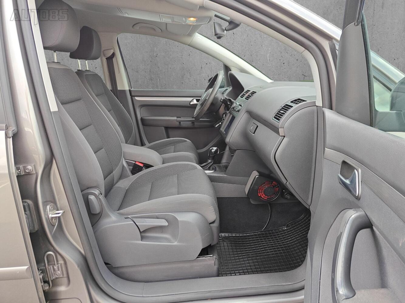 Volkswagen Touran vaihtoauto
