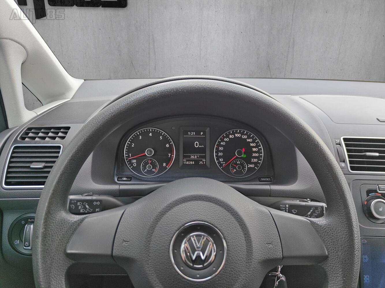 Volkswagen Touran vaihtoauto