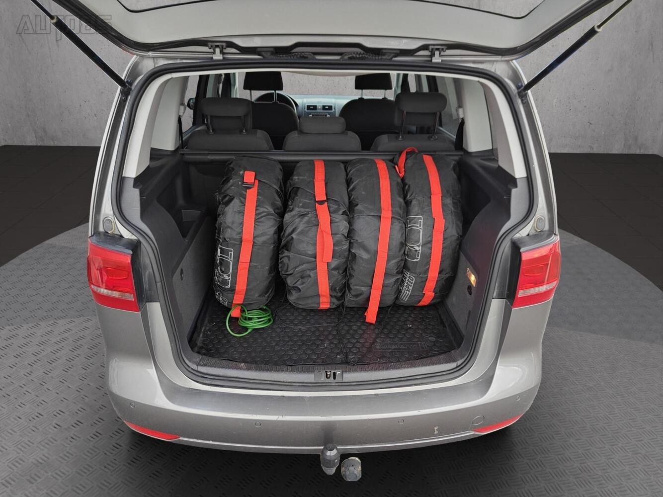 Volkswagen Touran vaihtoauto