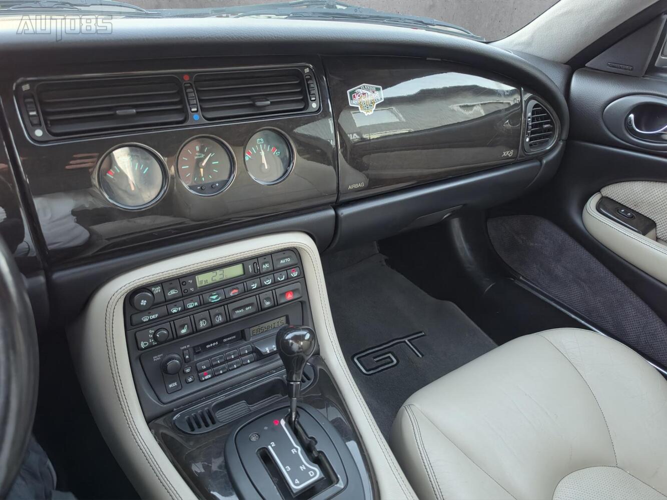 Jaguar XK8 vaihtoauto