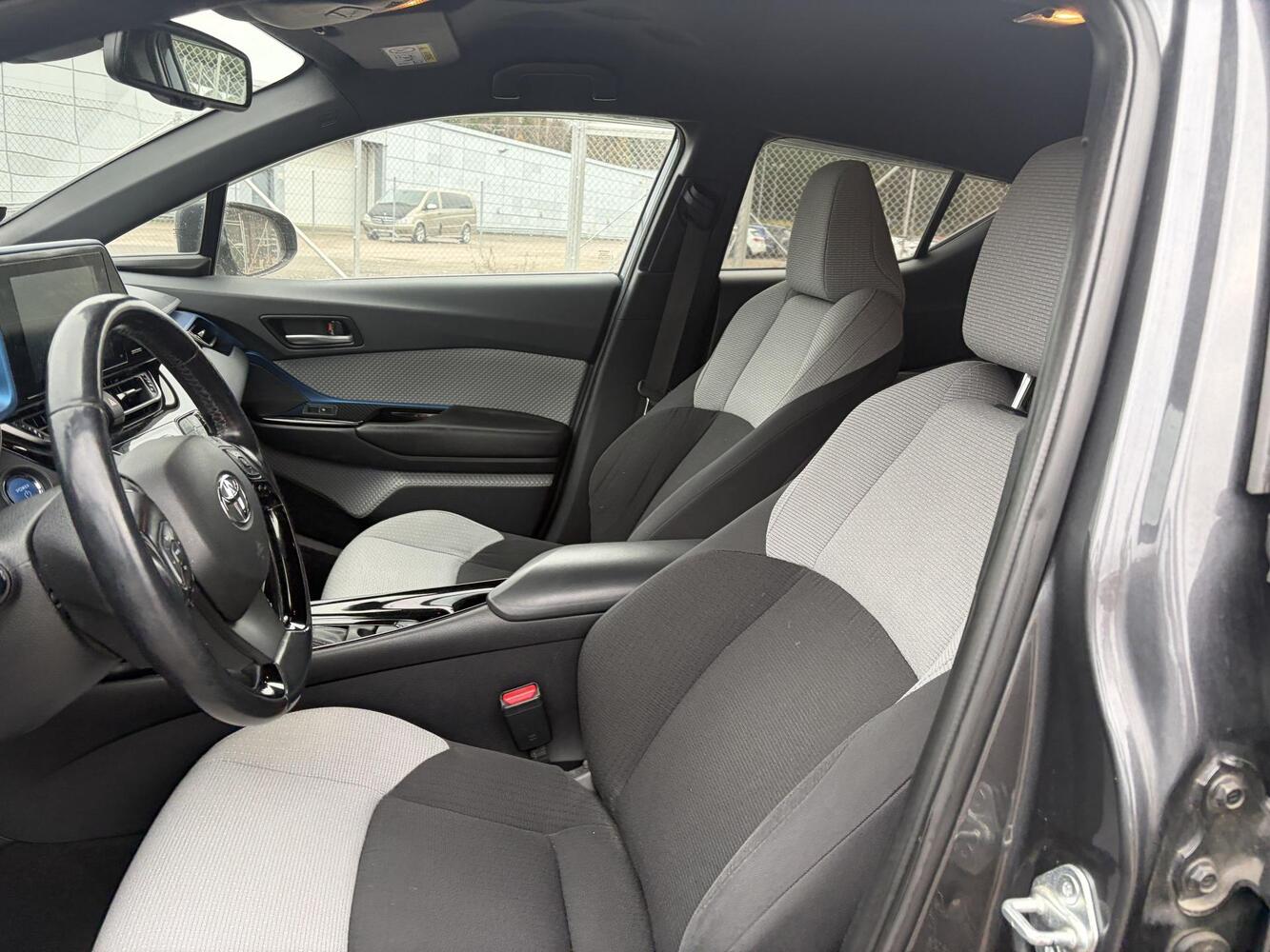 Toyota C-HR vaihtoauto