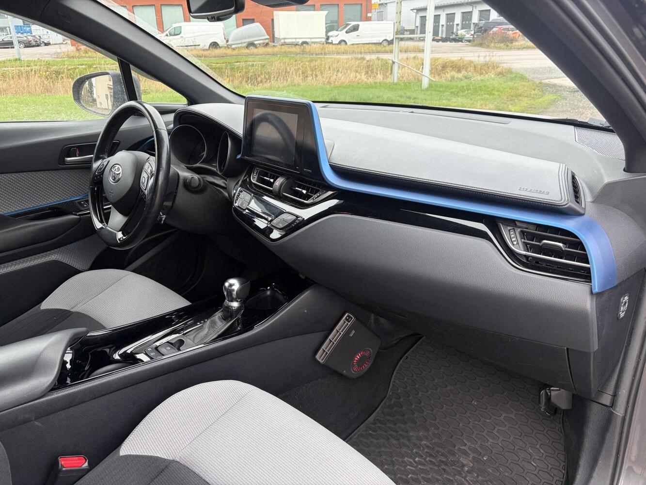 Toyota C-HR vaihtoauto