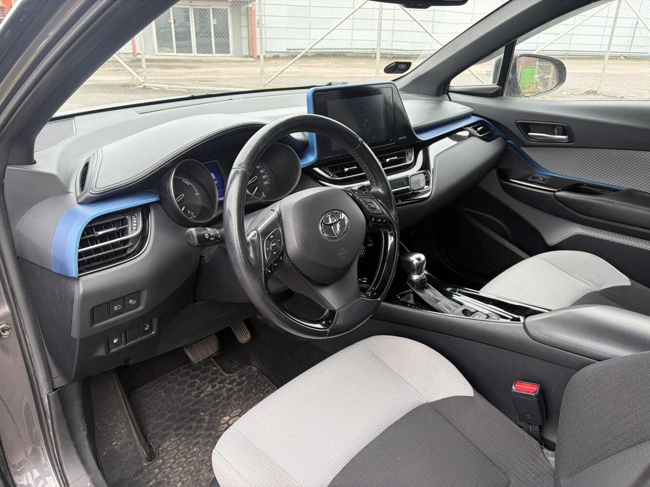 Toyota C-HR vaihtoauto