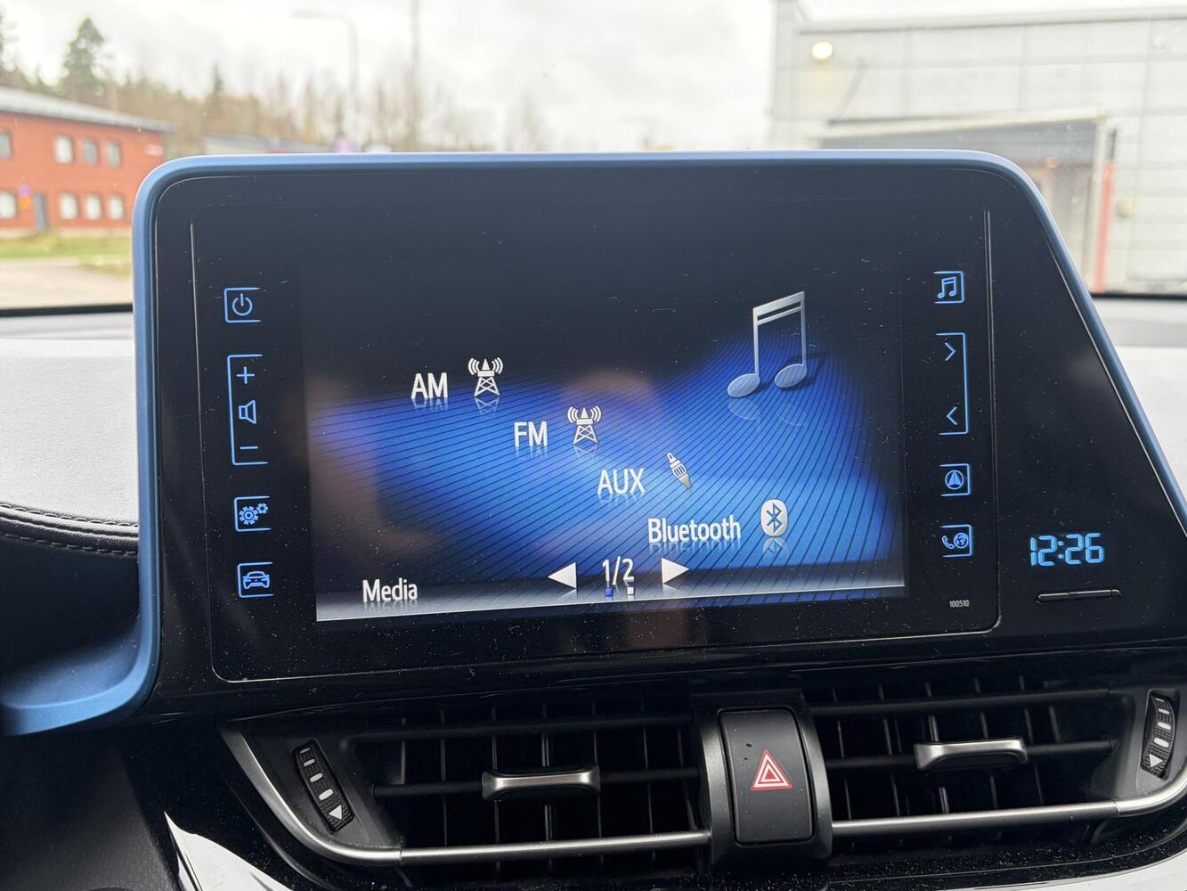 Toyota C-HR vaihtoauto