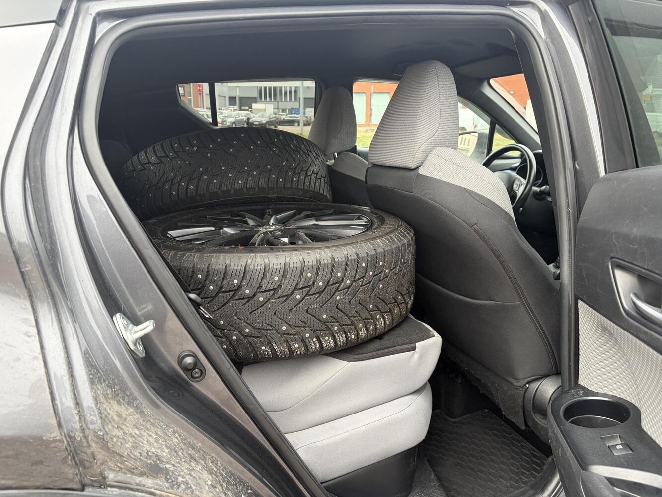 Toyota C-HR vaihtoauto