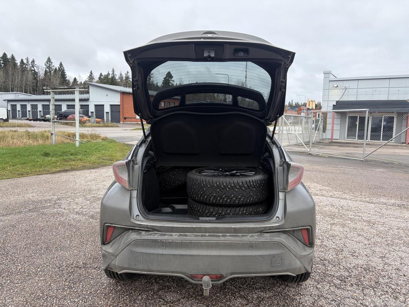Toyota C-HR vaihtoauto