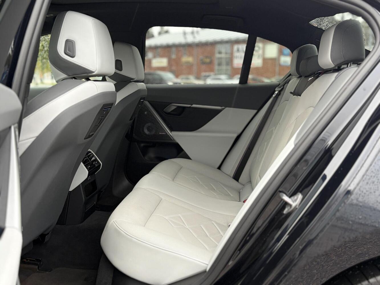 BMW i5 M60 vaihtoauto