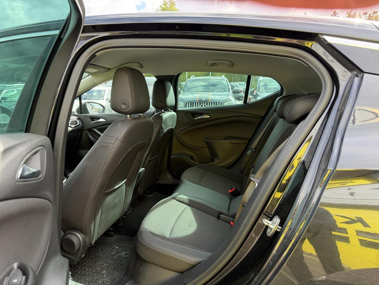 Opel Astra vaihtoauto