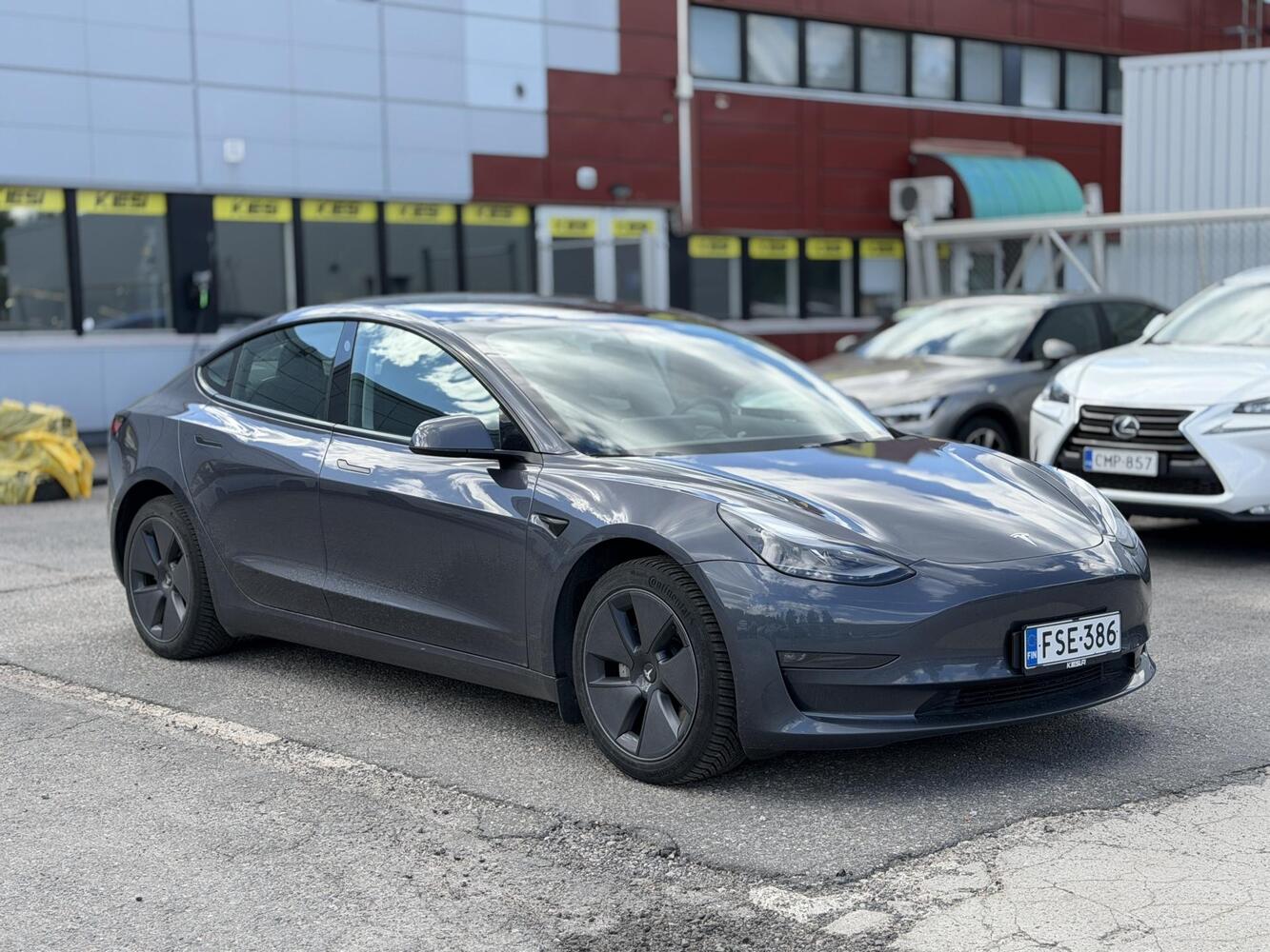 Tesla Model 3 vaihtoauto