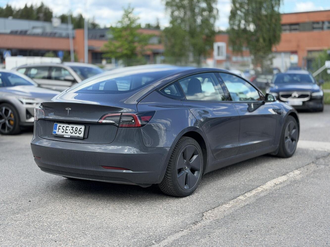 Tesla Model 3 vaihtoauto