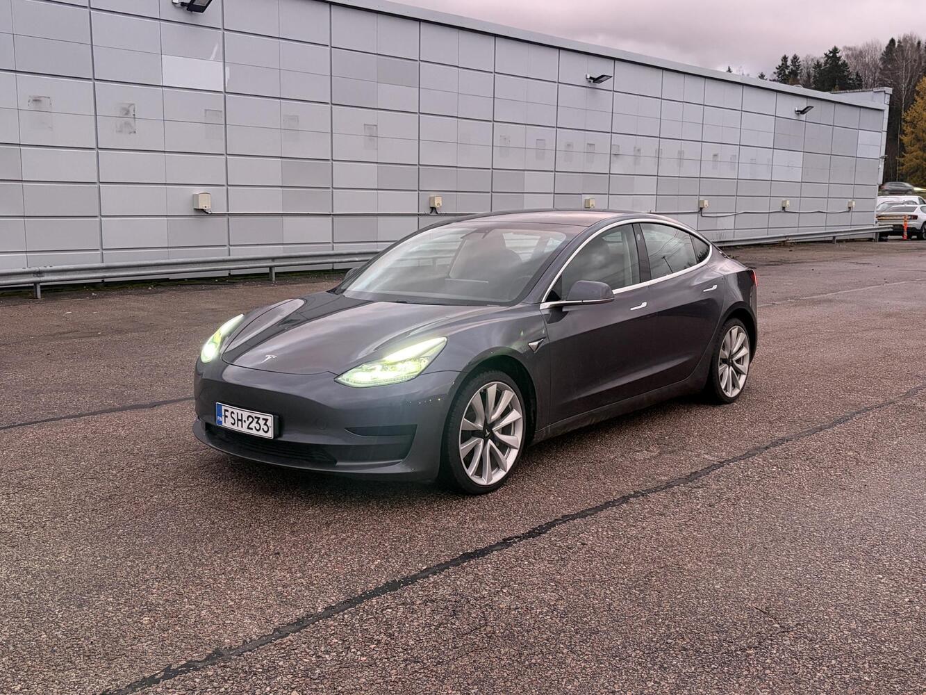 Tesla Model 3 vaihtoauto