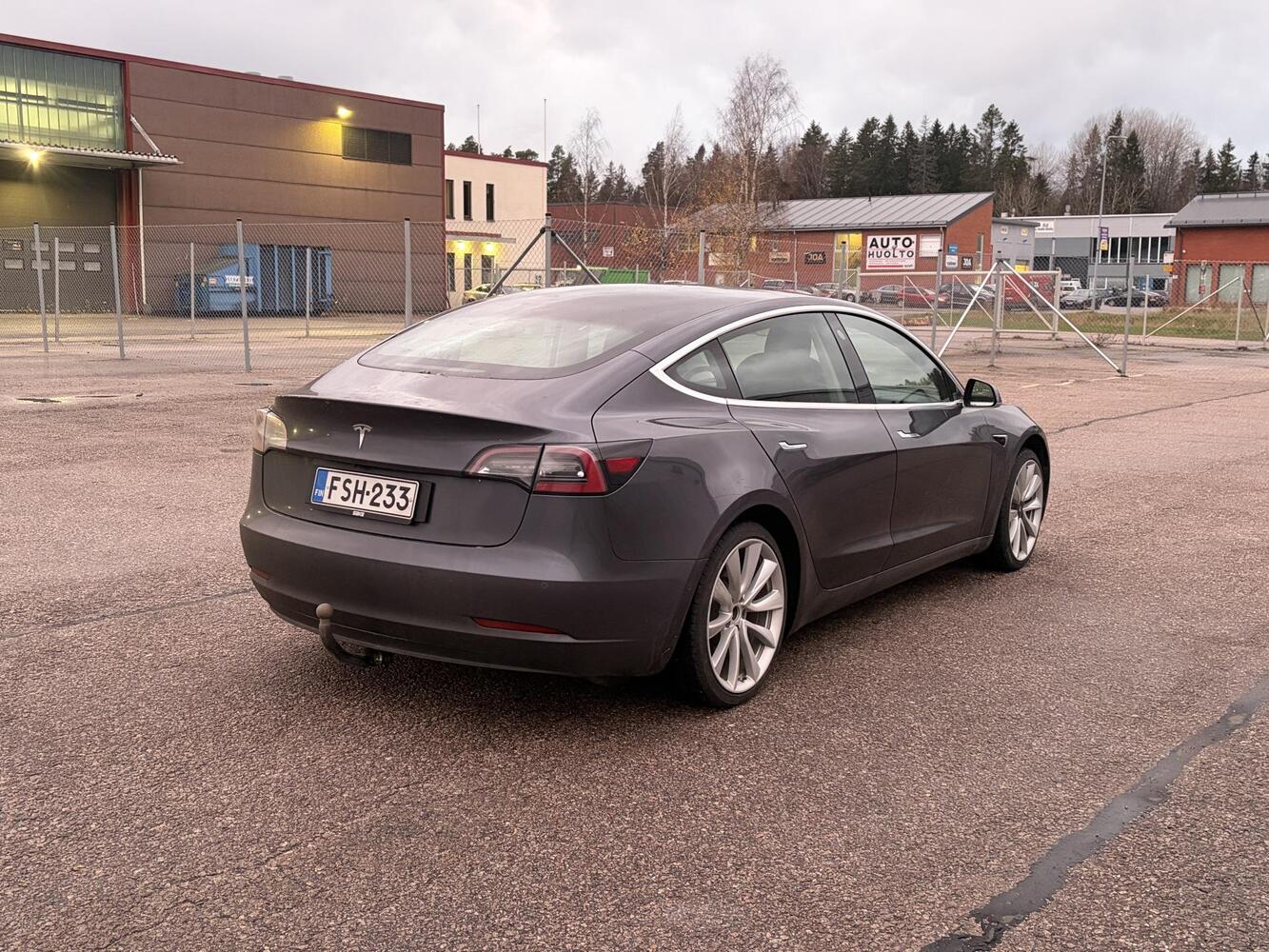 Tesla Model 3 vaihtoauto