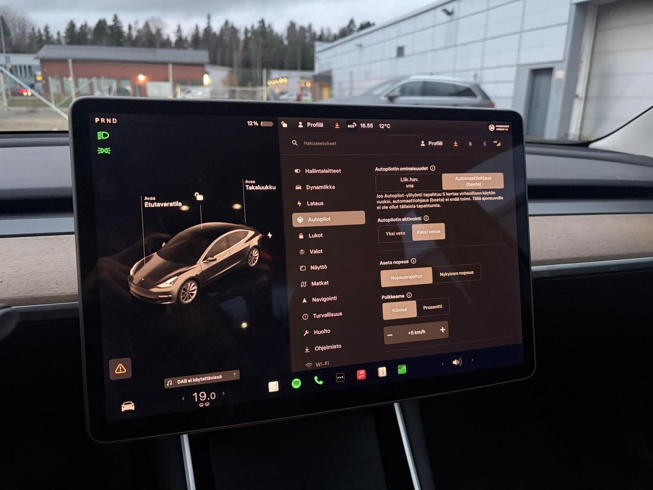 Tesla Model 3 vaihtoauto