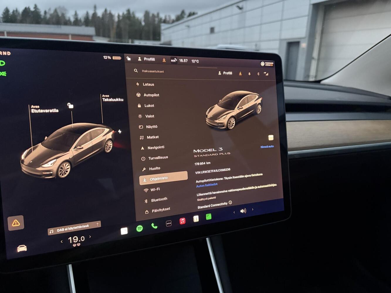 Tesla Model 3 vaihtoauto