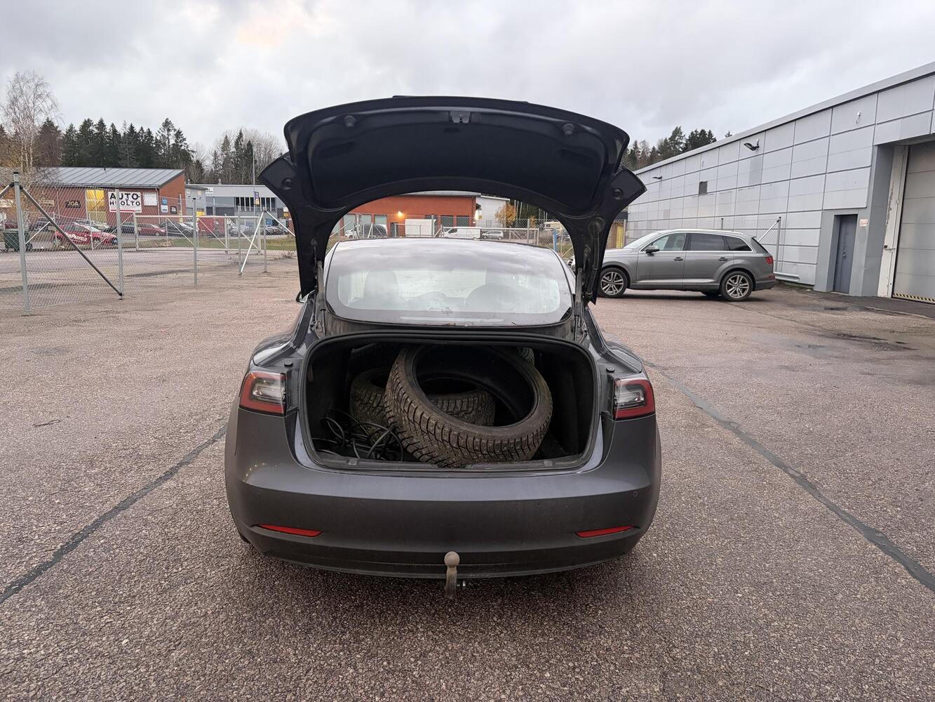 Tesla Model 3 vaihtoauto