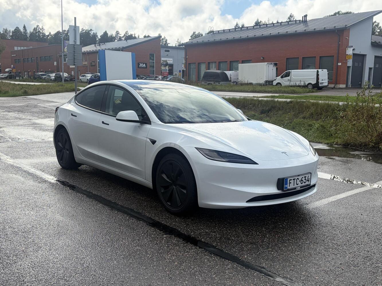 Tesla Model 3 vaihtoauto