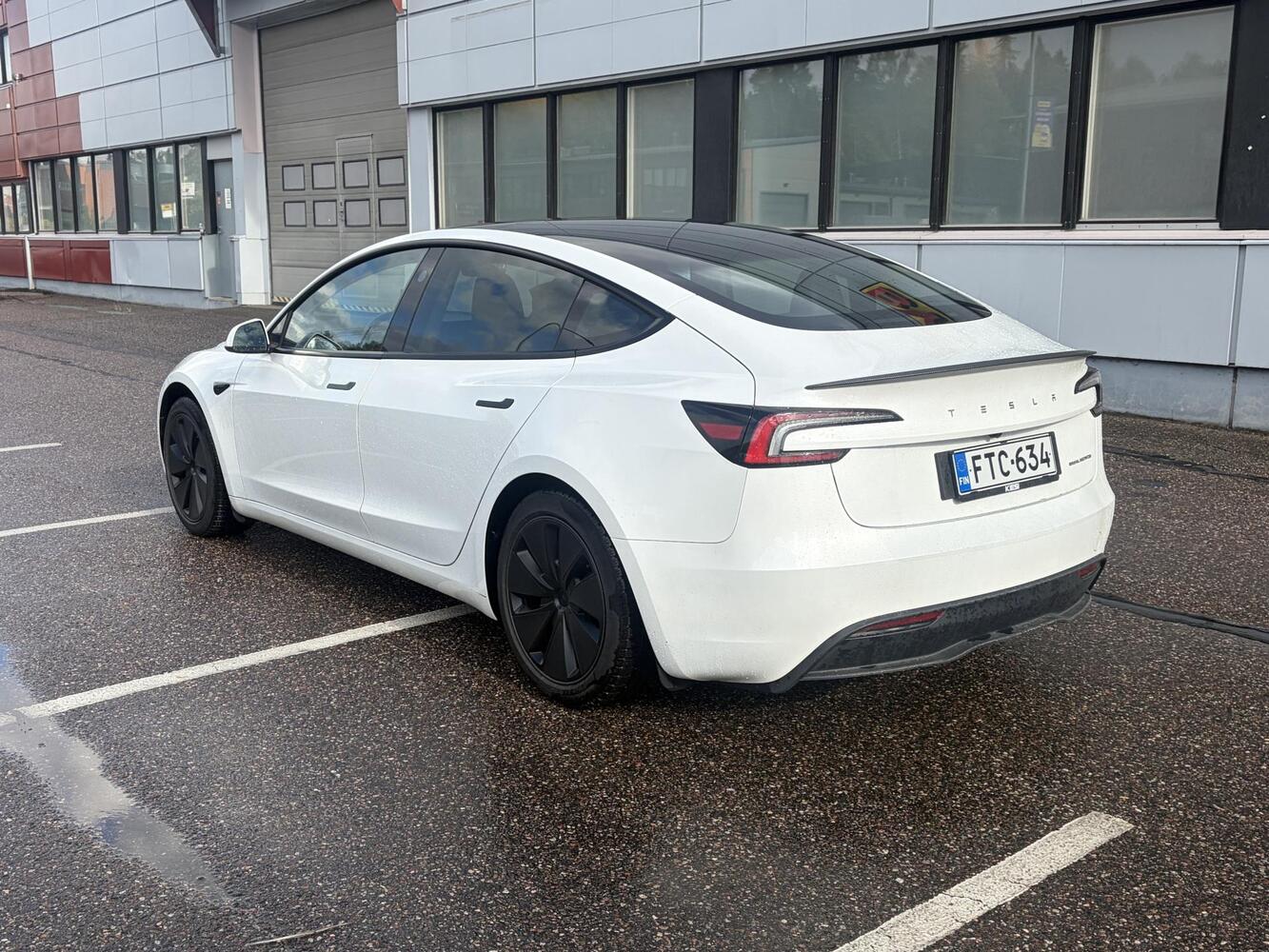 Tesla Model 3 vaihtoauto
