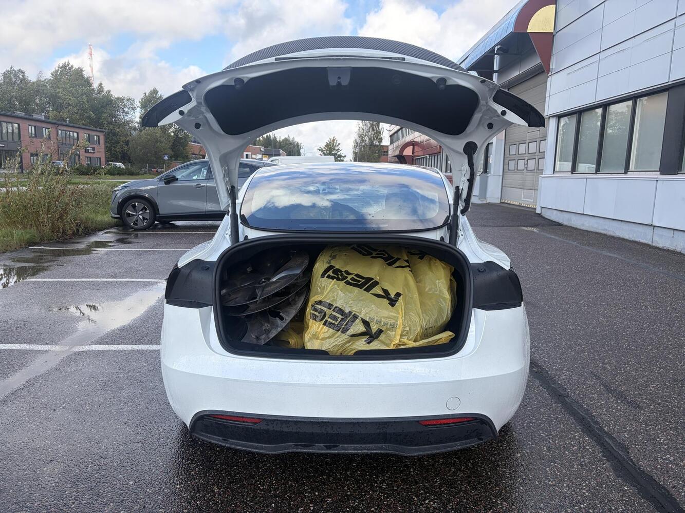 Tesla Model 3 vaihtoauto