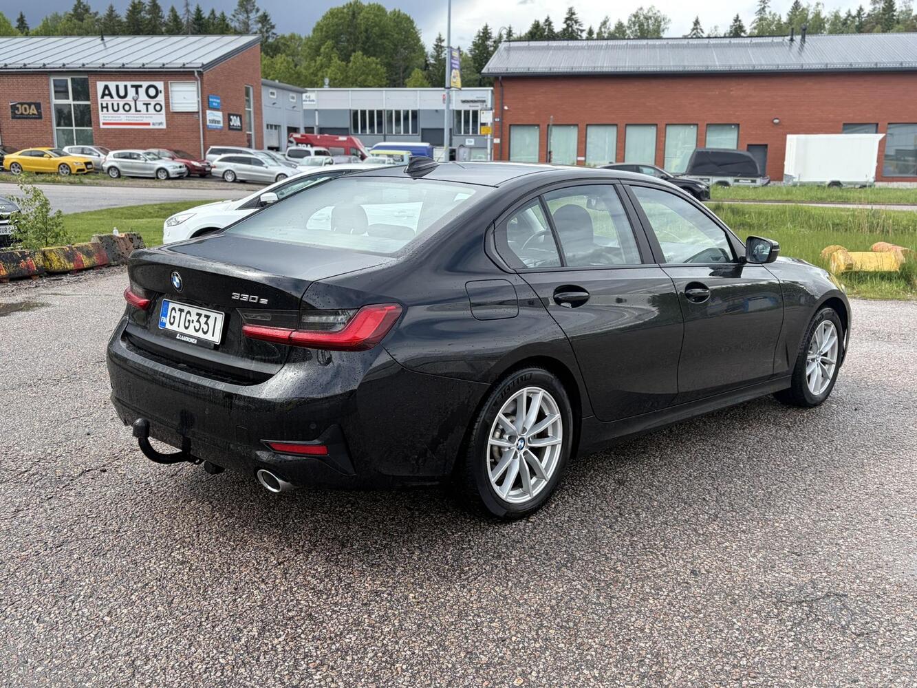 BMW 330 vaihtoauto