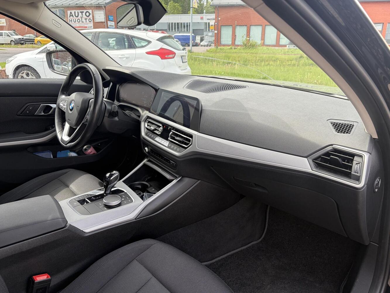 BMW 330 vaihtoauto